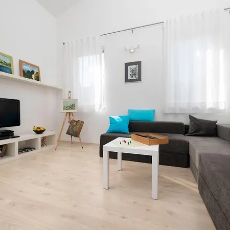 Arte Apartment